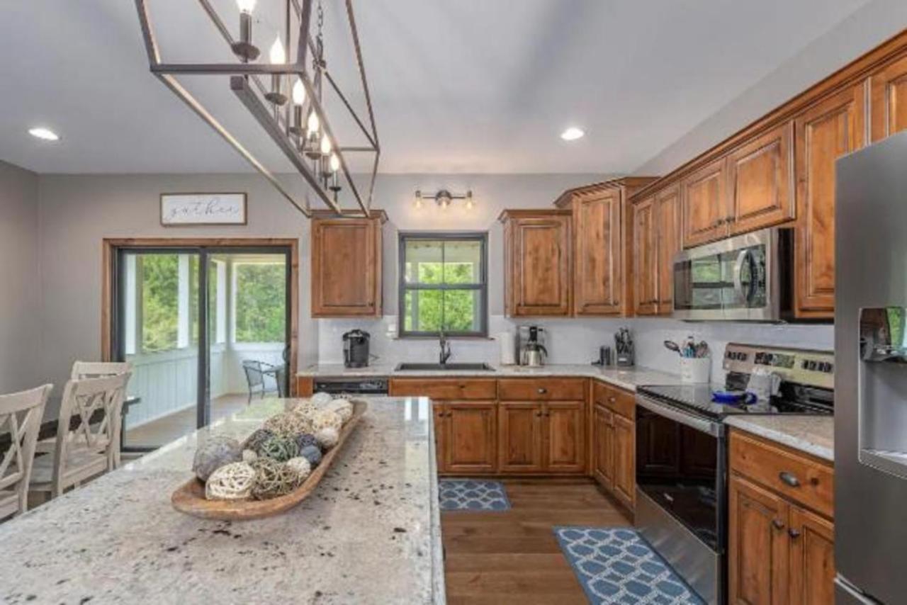 Villa Premier Retreat With Hot Tub, Theater & Pool Table Hollister Exterior foto